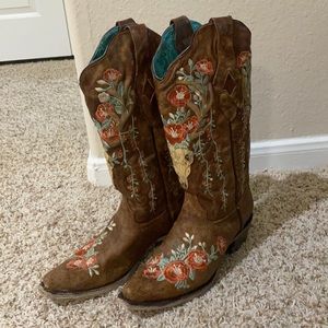 Corral Womens Cowhide Deer Skull Embroidered Boots
